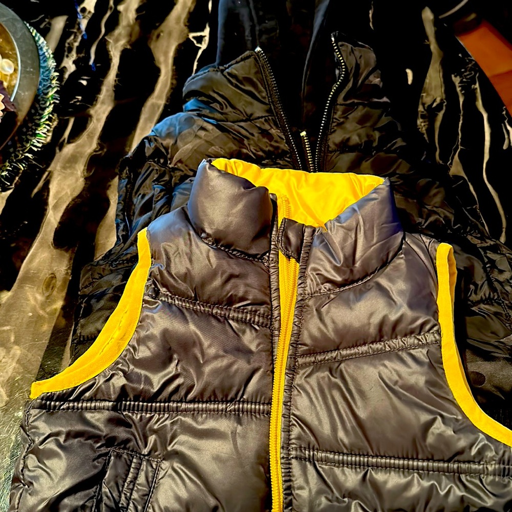 2 toddler vests size 2 T boy. Lightly worn . Black and other is reversible